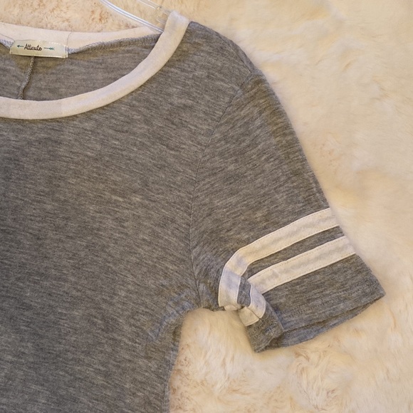 Atticute Short sleeve scoop neckline light gray w white trim soft Tee curved hem - Picture 4 of 11